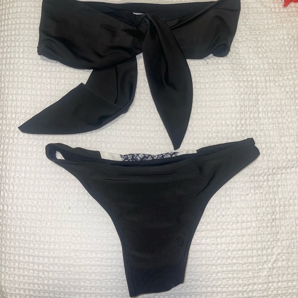 Strapless bikini size M top wore once bottoms never worn - Picture 2 of 2